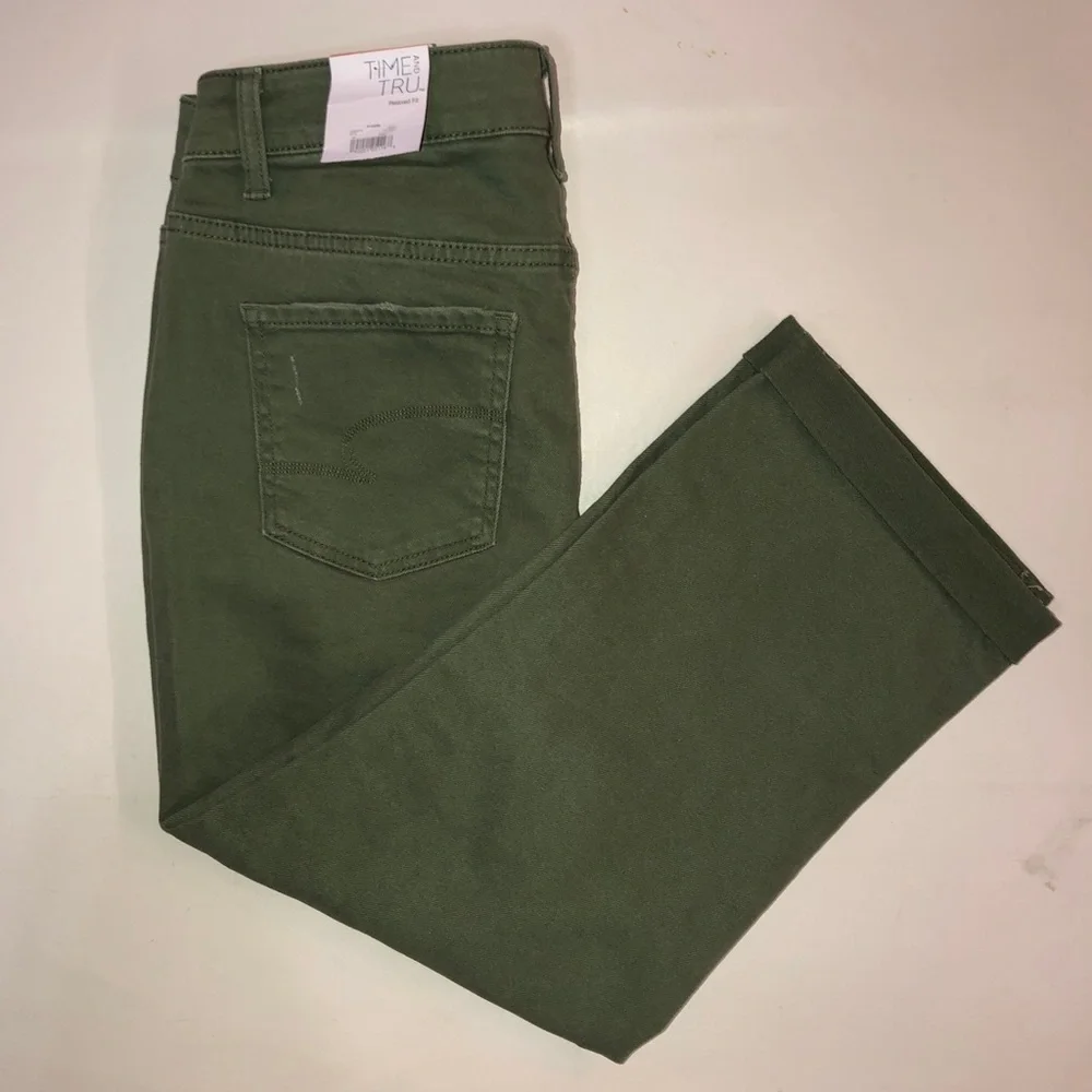 NWT Relaxed Fit Distressed Cuffed Olive Green Capris (10)